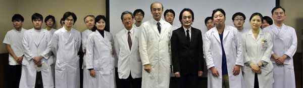 柴琢也先生と医局員の記念撮影