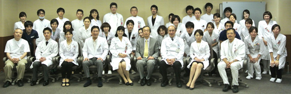 石龍先生と医局員の記念撮影