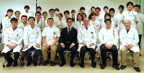 Yonekawa先生と医局員の記念撮影