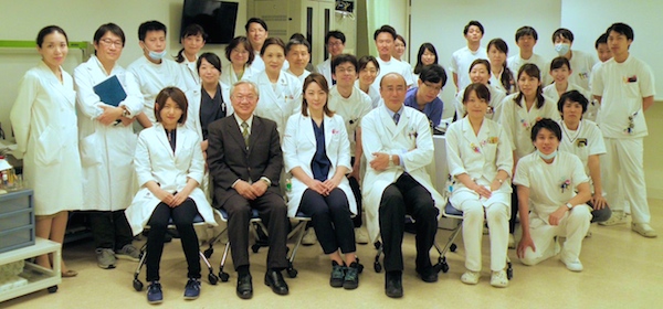 梶田先生と医局員との記念撮影