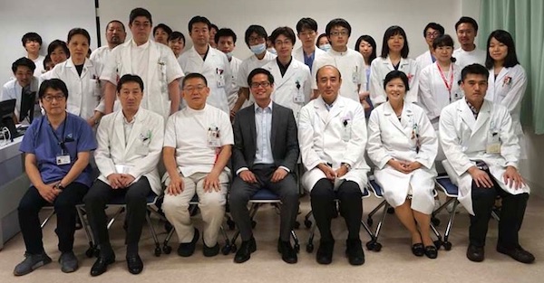 Yonekawa先生と医局員との記念撮影